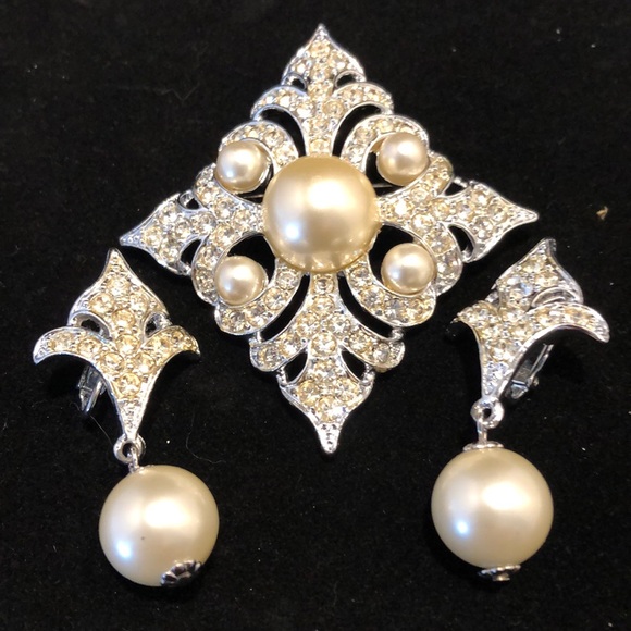 Sarah Coventry Jewelry - Sarah Coventry Brooch & Earring Set